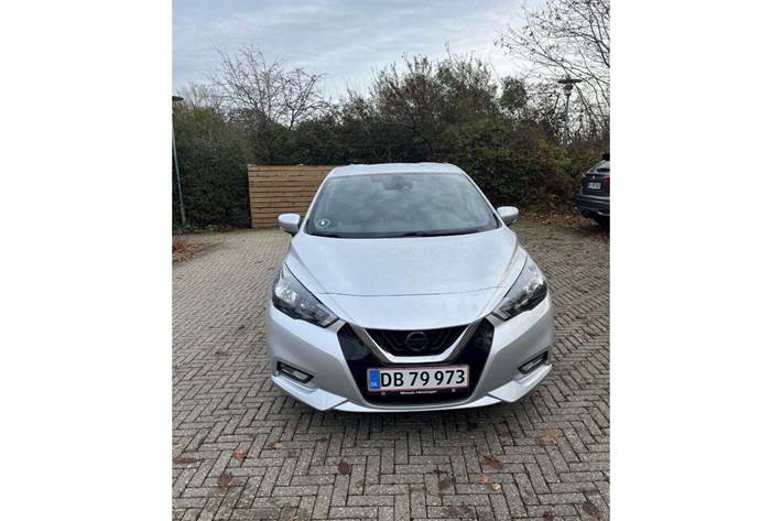 Sølv Nissan Micra fra 2021