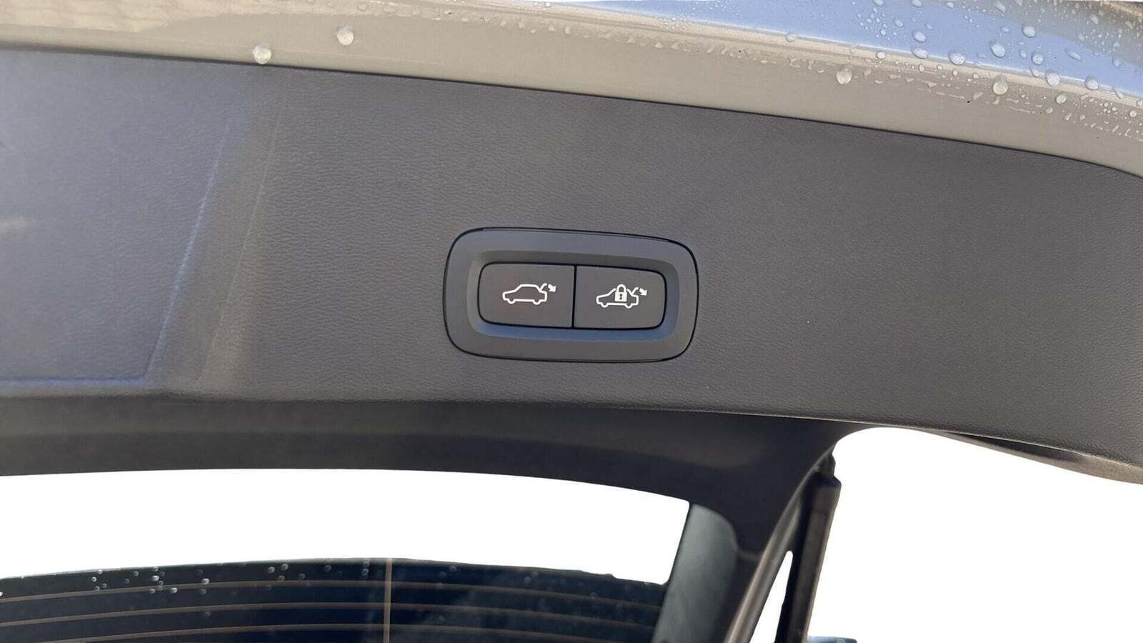 Grå Volvo EX40 fra 2025