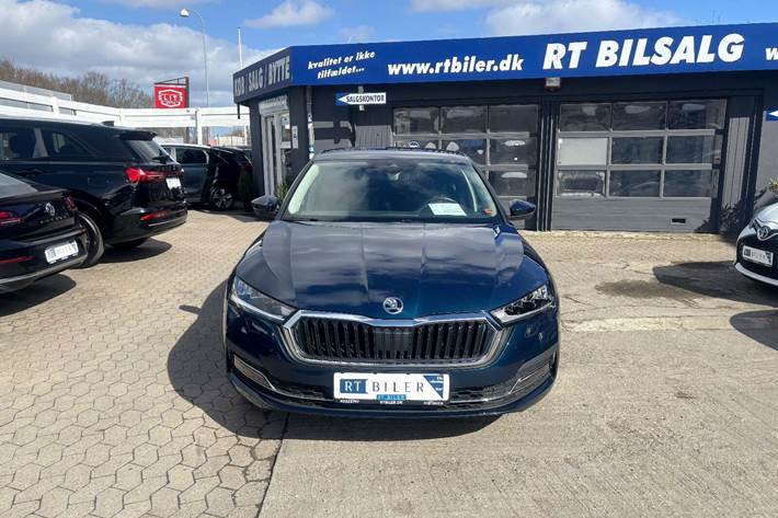 Hvid Skoda Octavia fra 2021