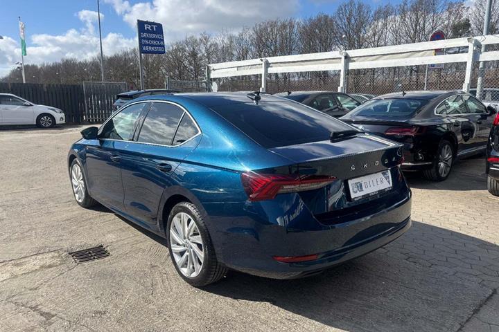 Hvid Skoda Octavia fra 2021