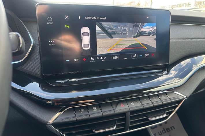 Hvid Skoda Octavia fra 2021