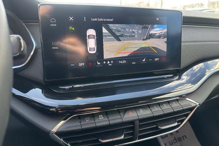 Hvid Skoda Octavia fra 2021