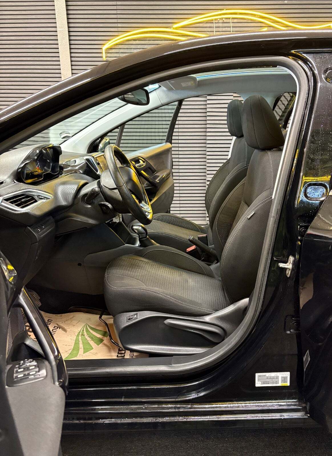 Peugeot 208 1,2 PureTech 82 Allure Sky