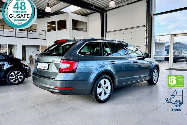 Grå Skoda Octavia fra 2019
