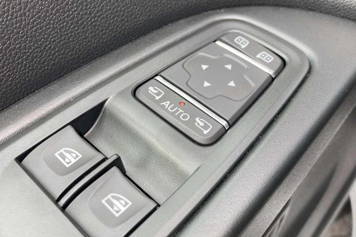 Hvid Renault Trafic fra 2025