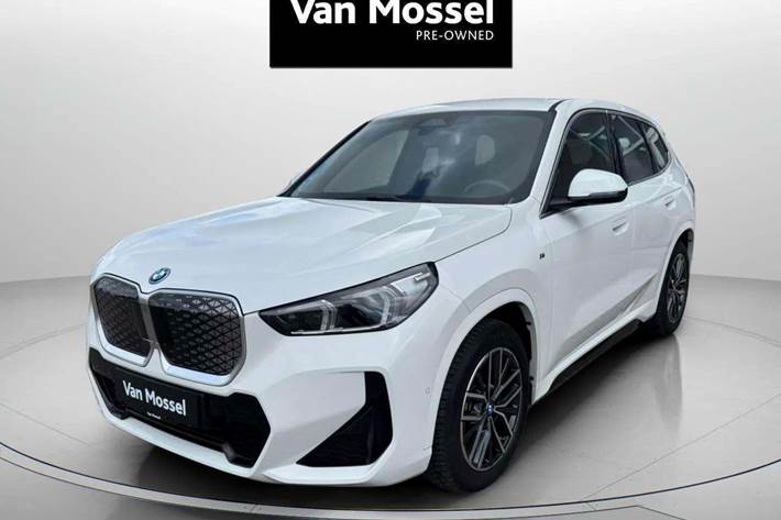 Hvid BMW iX1 fra 2023
