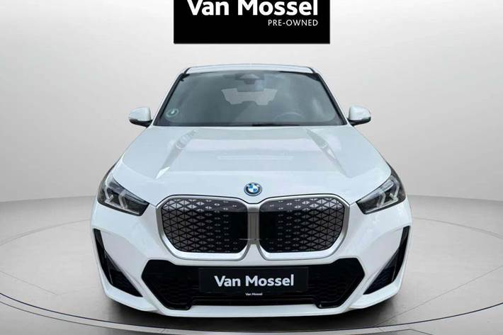 Hvid BMW iX1 fra 2023