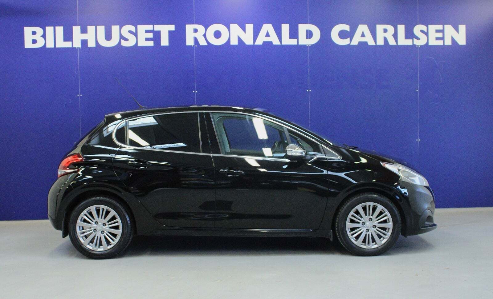 Sort Peugeot 208 fra 2018