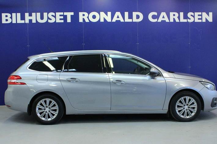 Sølv Peugeot 308 fra 2021