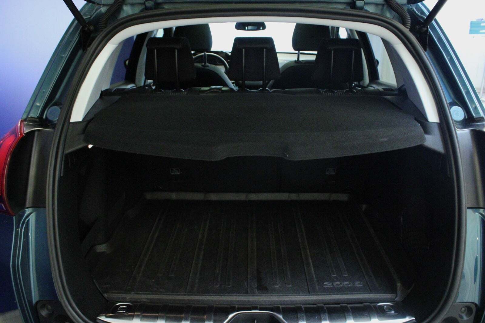 Grøn Peugeot 2008 fra 2019