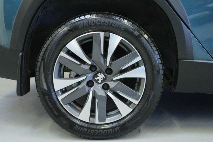 Grøn Peugeot 2008 fra 2019