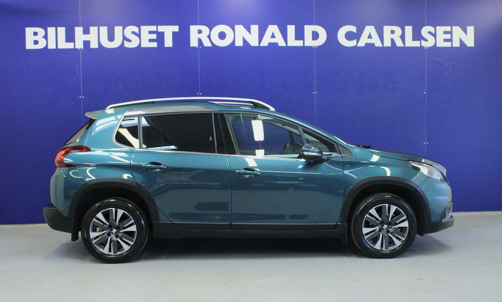 Grøn Peugeot 2008 fra 2019