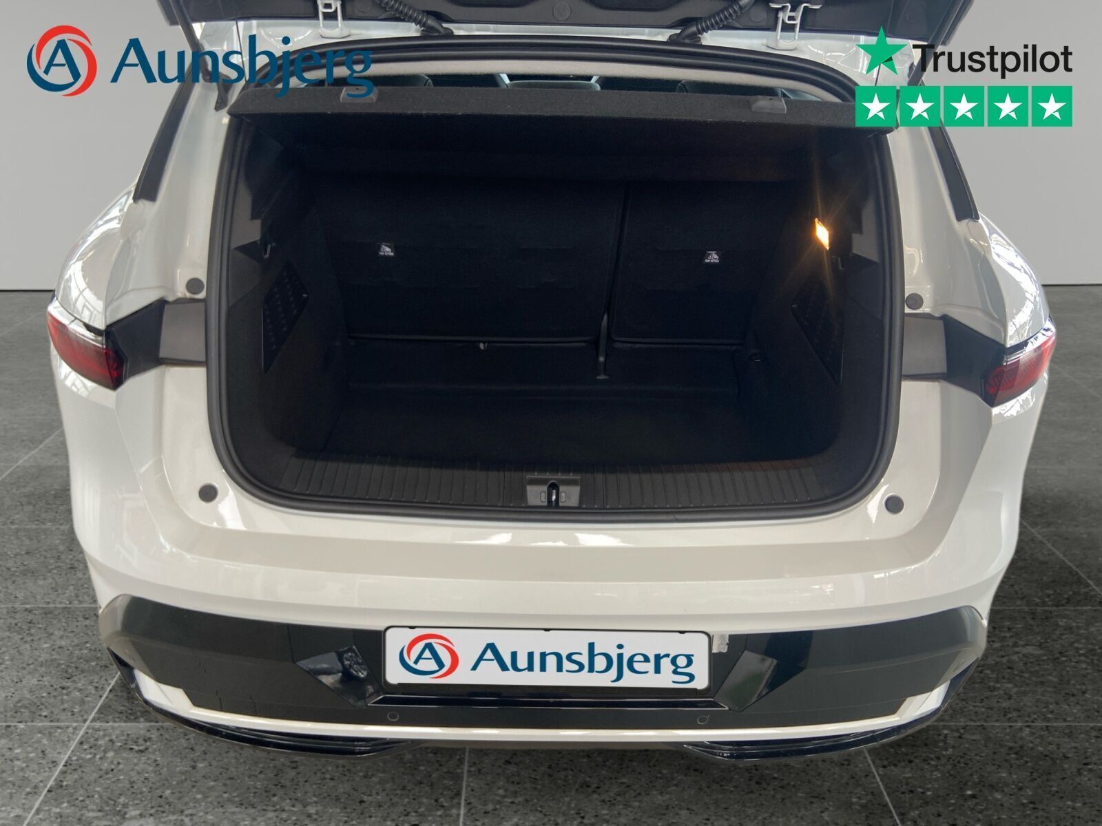 Hvid Renault Megane E-Tech fra 2022