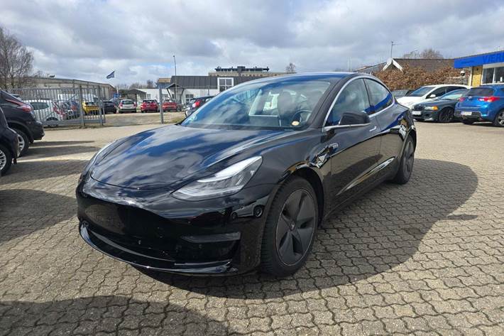 Sort Tesla Model 3 fra 2020
