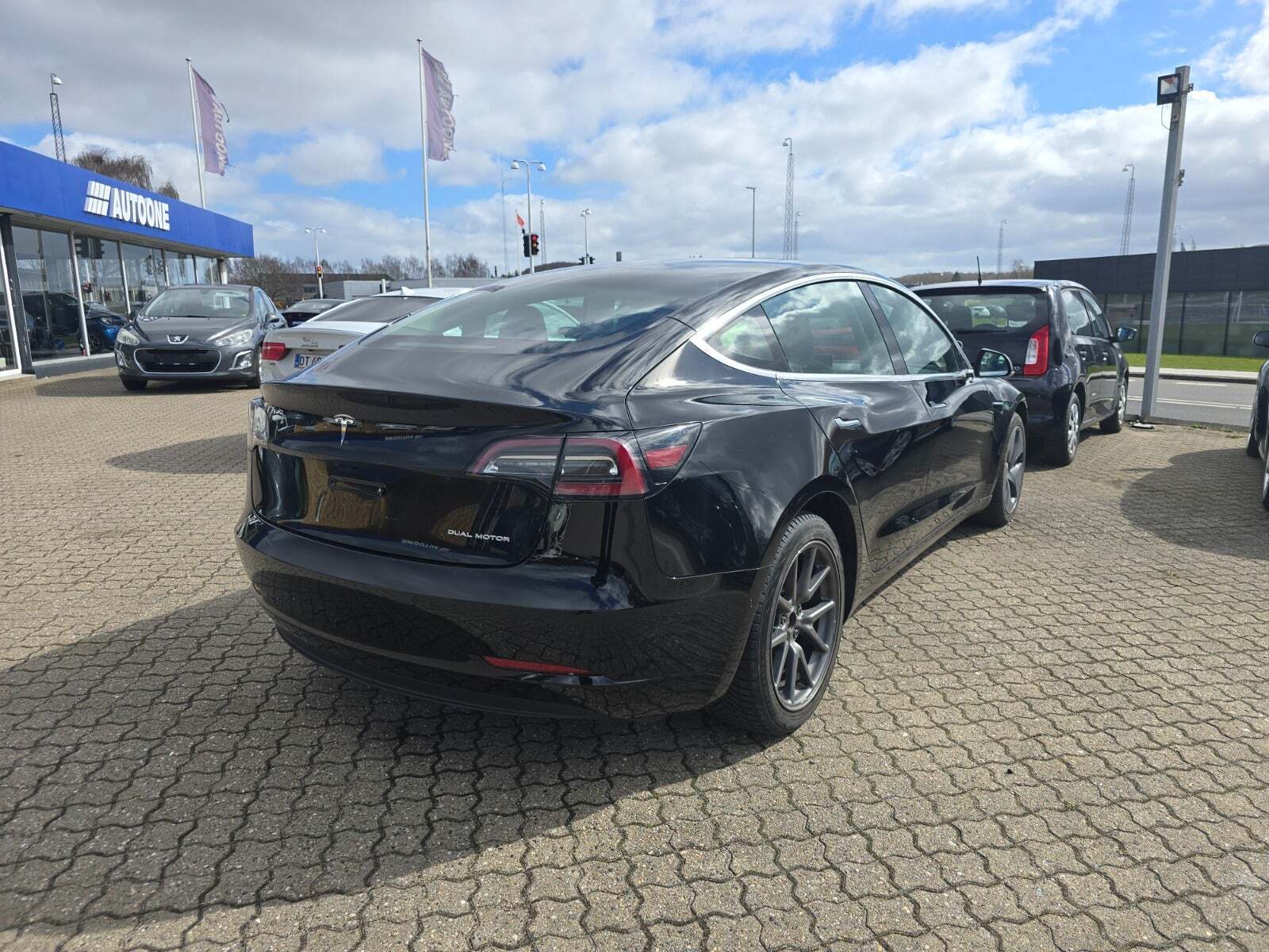 Tesla Model 3 Long Range AWD