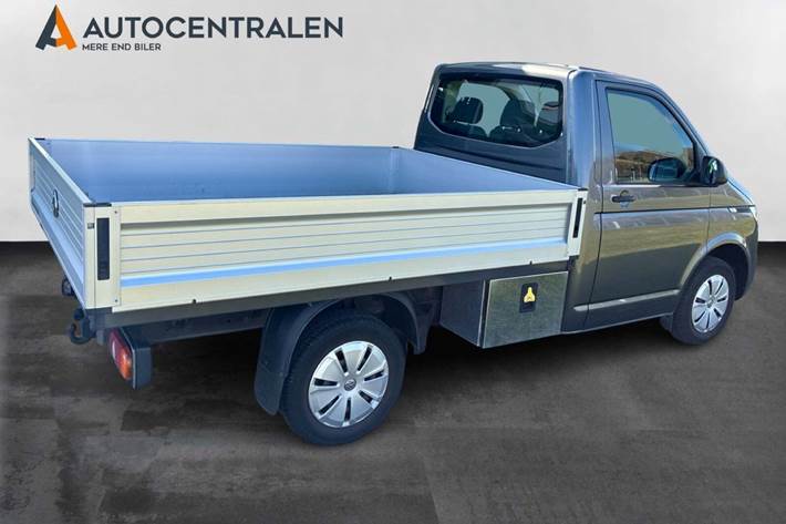 Grå VW Transporter fra 2022