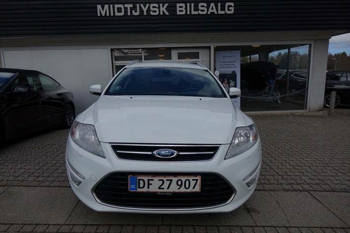 Sølv Ford Mondeo fra 2011