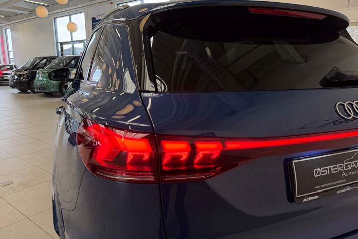 Blå Audi Q6 e-tron fra 2025