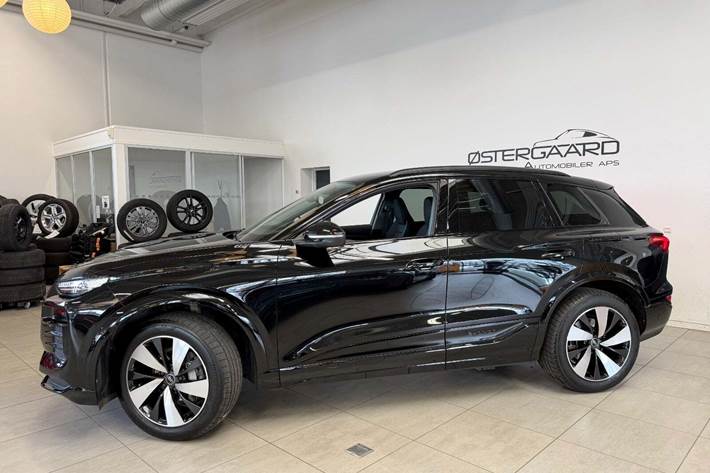 Sort Audi Q6 e-tron fra 2025