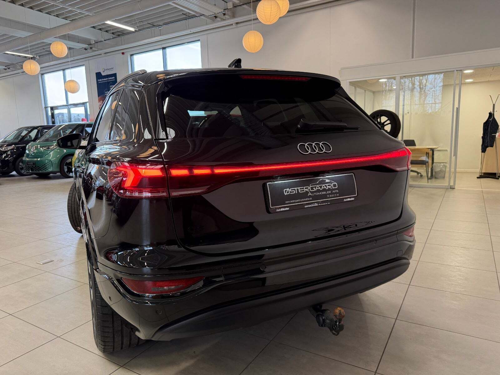 Sort Audi Q6 e-tron fra 2025