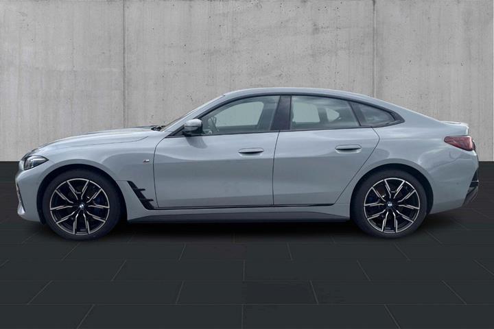 Grå BMW i4 fra 2025