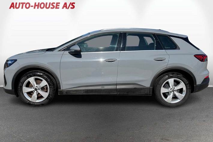 Grå Audi Q4 e-tron fra 2023