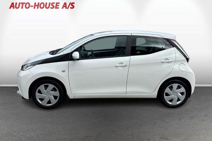 Hvid Toyota Aygo fra 2015