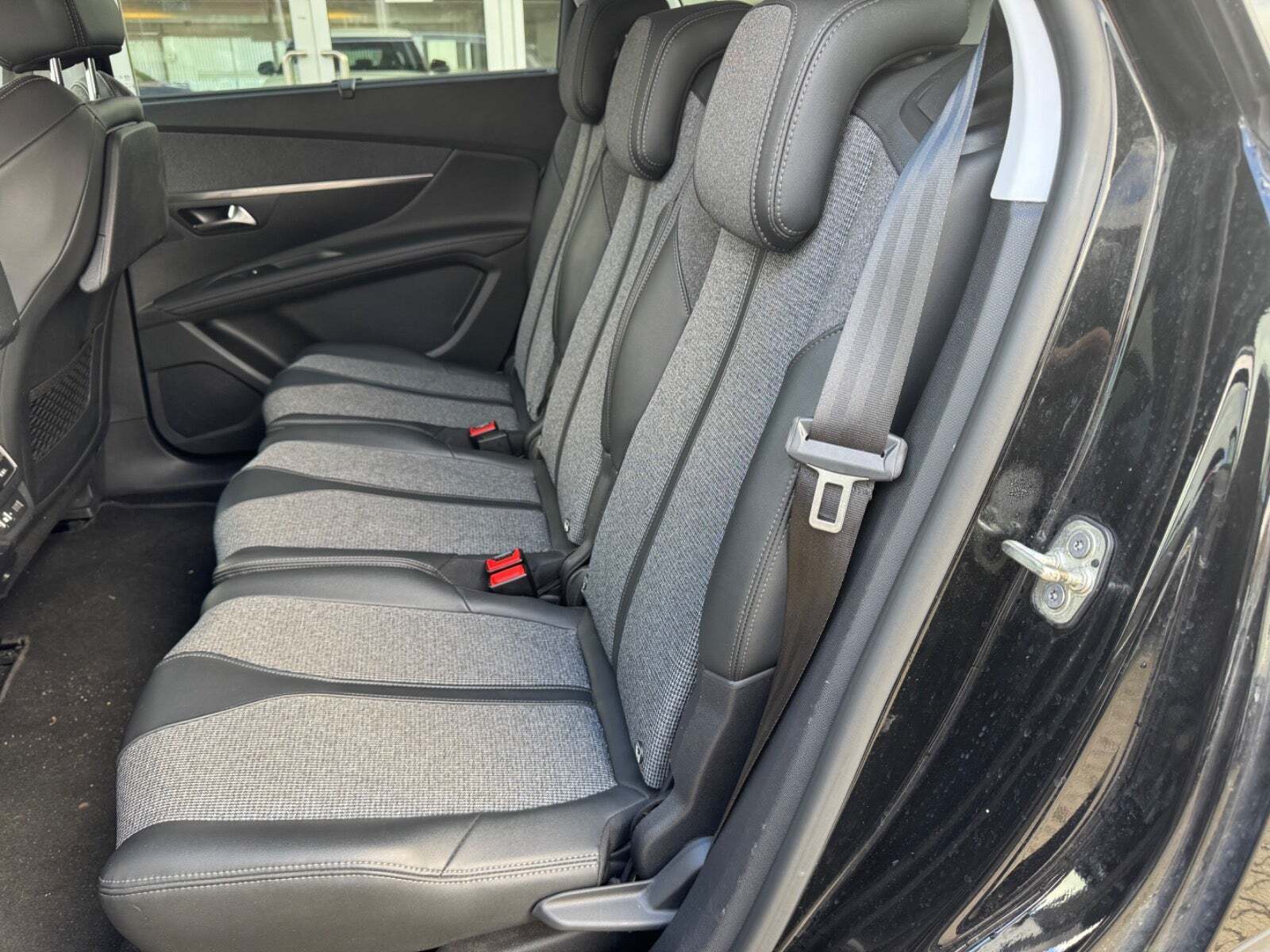 Sort Peugeot 5008 fra 2020