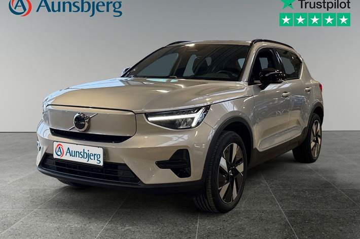 Sølv Volvo XC40 fra 2024