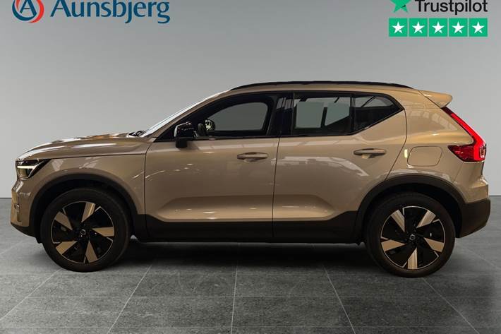 Sølv Volvo XC40 fra 2024