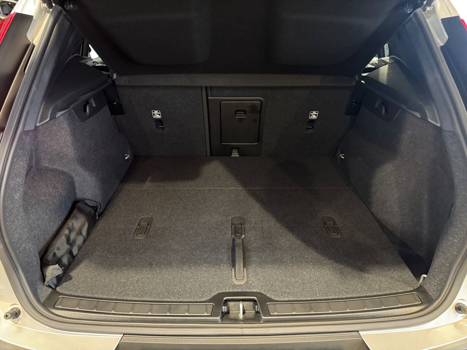 Sølv Volvo XC40 fra 2024