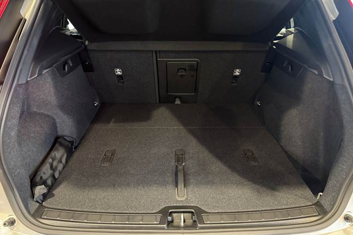 Sølv Volvo XC40 fra 2024