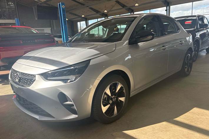 Sølv Opel Corsa-e fra 2023