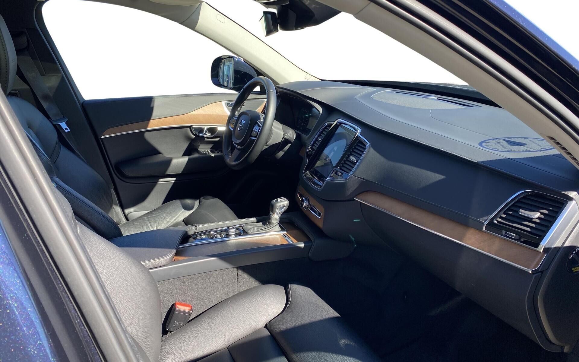 Blå Volvo XC90 fra 2019