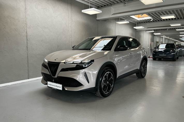 Hvid Alfa Romeo Junior fra 2025