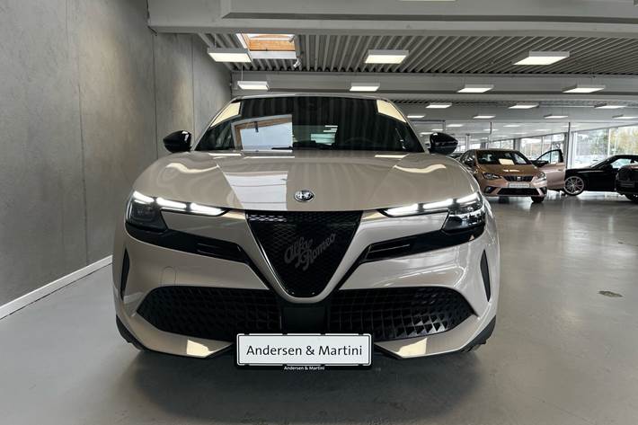 Hvid Alfa Romeo Junior fra 2025