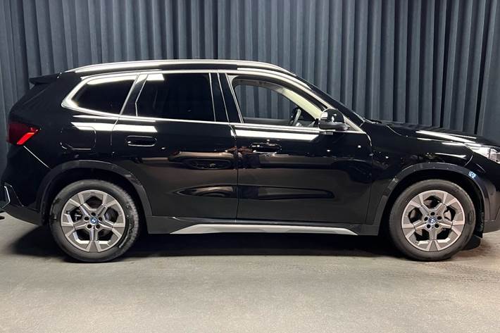 Sort BMW iX1 fra 2025