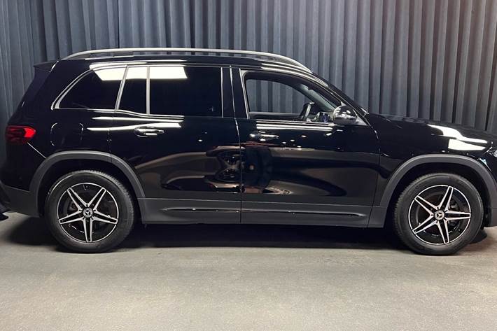 Sort Mercedes EQB 250+ fra 2024