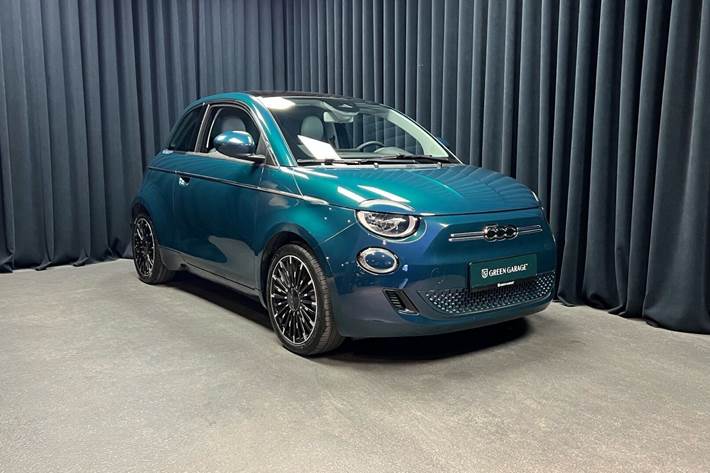 Blå Fiat 500e fra 2022