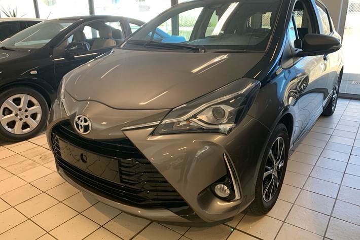 Sort Toyota Yaris fra 2018