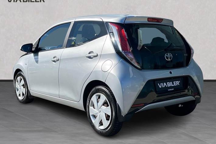 Sølv Toyota Aygo fra 2016