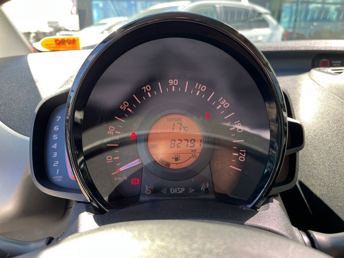 Sølv Toyota Aygo fra 2016