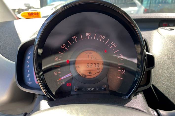 Sølv Toyota Aygo fra 2016