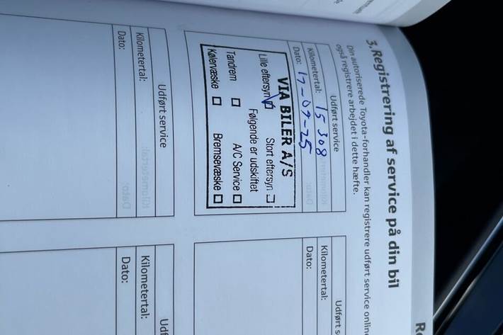 Blå Toyota BZ4X fra 2024