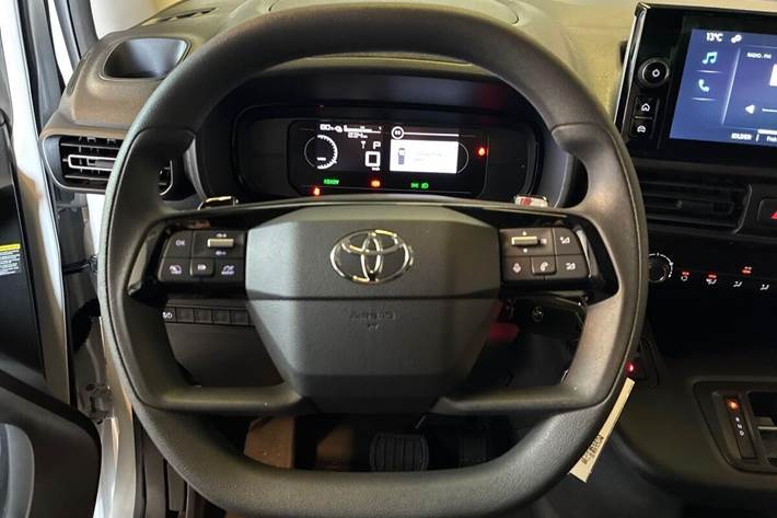 Hvid Toyota ProAce City fra 2026