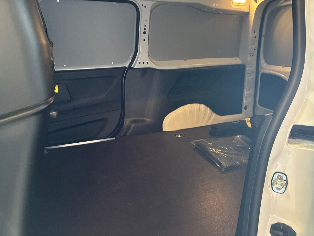 Hvid Toyota ProAce City fra 2026