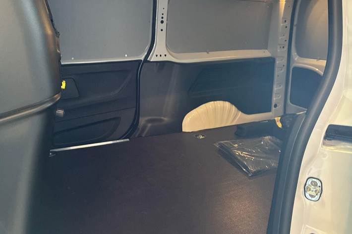 Hvid Toyota ProAce City fra 2026