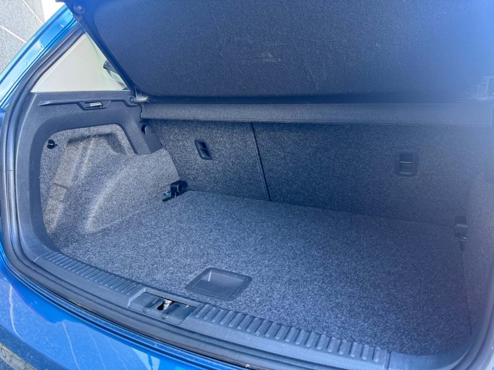 Blå VW Polo fra 2017