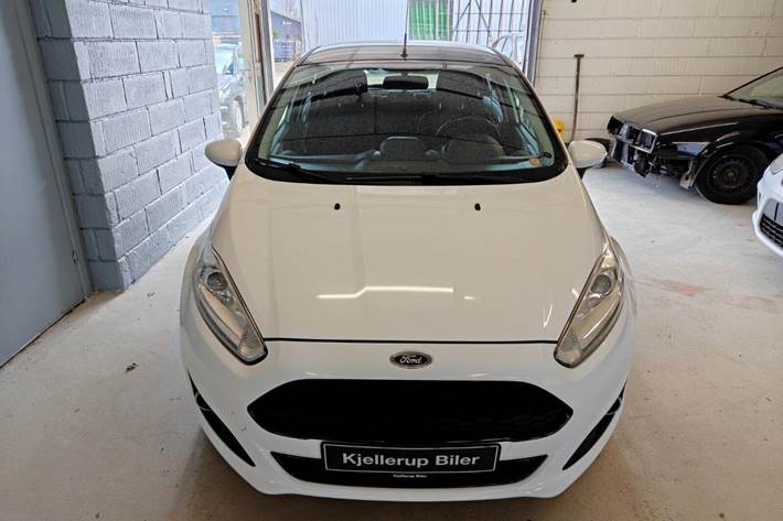 Gul Ford Fiesta fra 2013