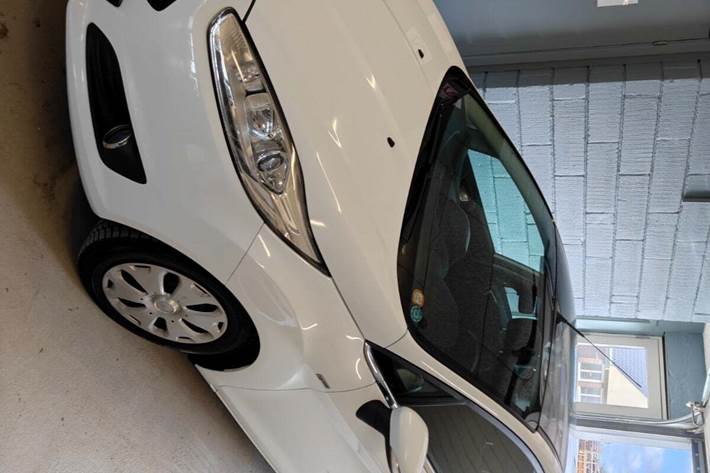 Gul Ford Fiesta fra 2013